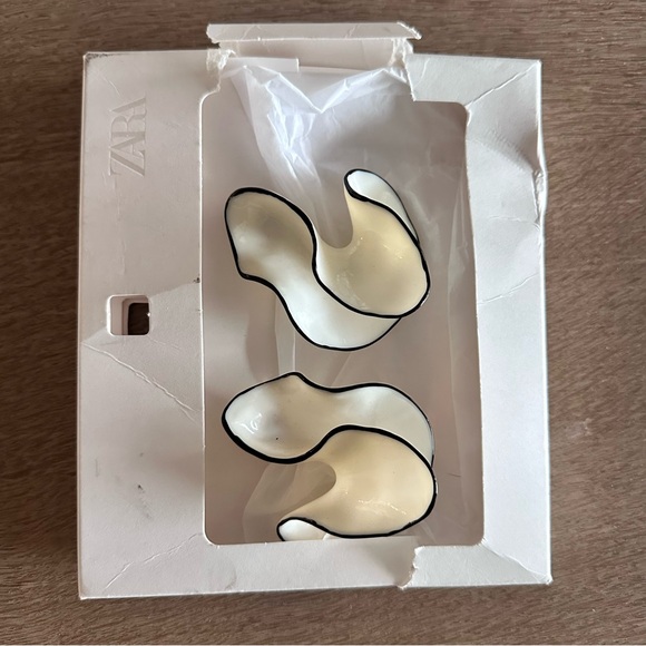 Zara White Sculptural Resin Earrings - Picture 6 of 8